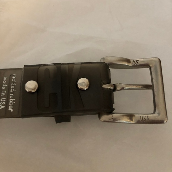 CALVIN KLEIN JEANS GREY RUBER MOLDED BELT sz 31.5